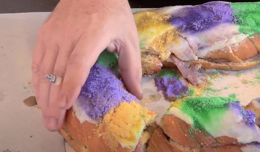 Larry Ragusa's King Cakes: The Greatest Fake Bakery in New Orleans History - Dirty Coast